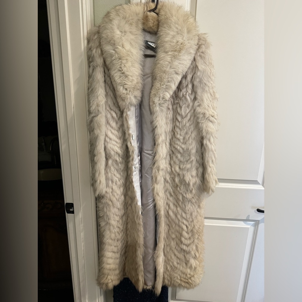 Vintage Real sliver fox Fur coat. Saga Fox
